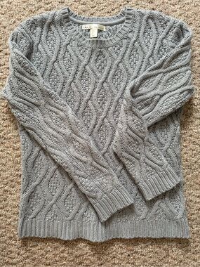 Kaisely Gray Cable Knit Crewneck Sweater